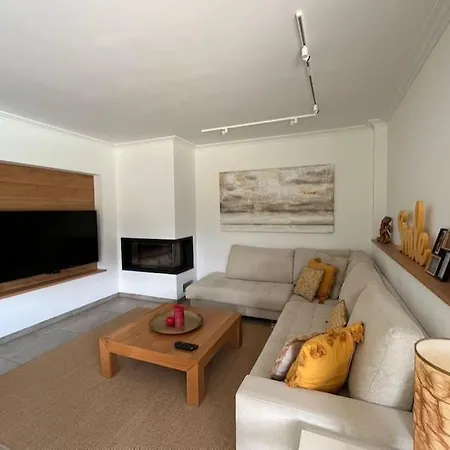 Modern Rustic House ホテル *