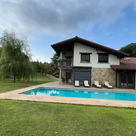 Hotel Modern Rustic House Areatza