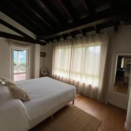Modern Rustic House Hotel Areatza